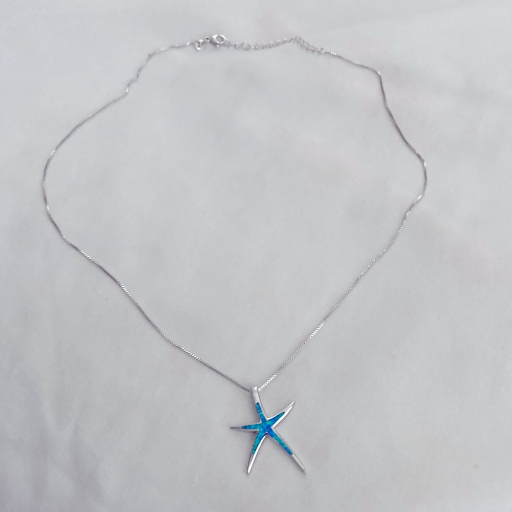 Aquamarine sea star necklace